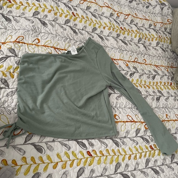 NWOT One Shoulder Top - Picture 3 of 3